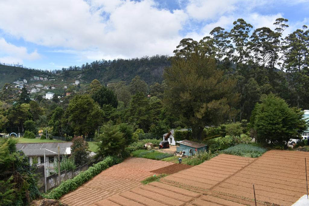 Nuwara Eliya Hills Rest Hotel Exterior photo