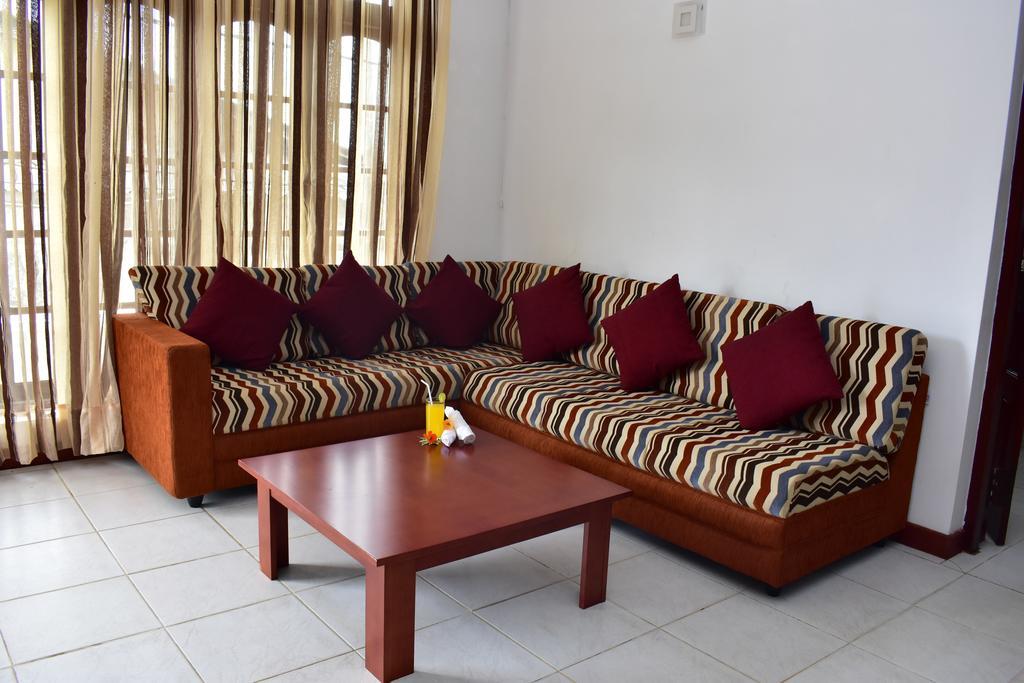 Nuwara Eliya Hills Rest Hotel Exterior photo